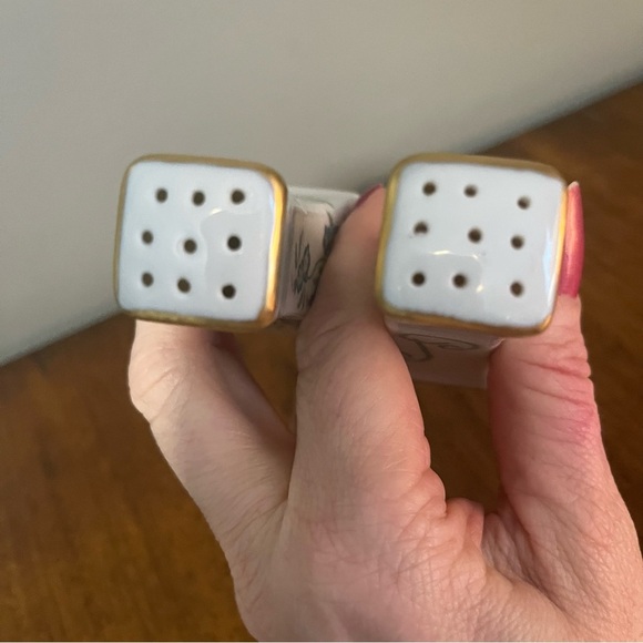 Vintage porcelain salt and pepper shaker from 1955. - Picture 6 of 9